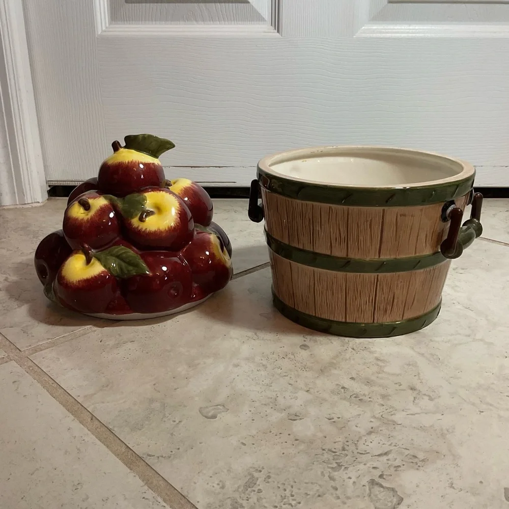 Vintage Apple bushel canister ceramic cookie jar, 12 tall, 7 wide, like new
